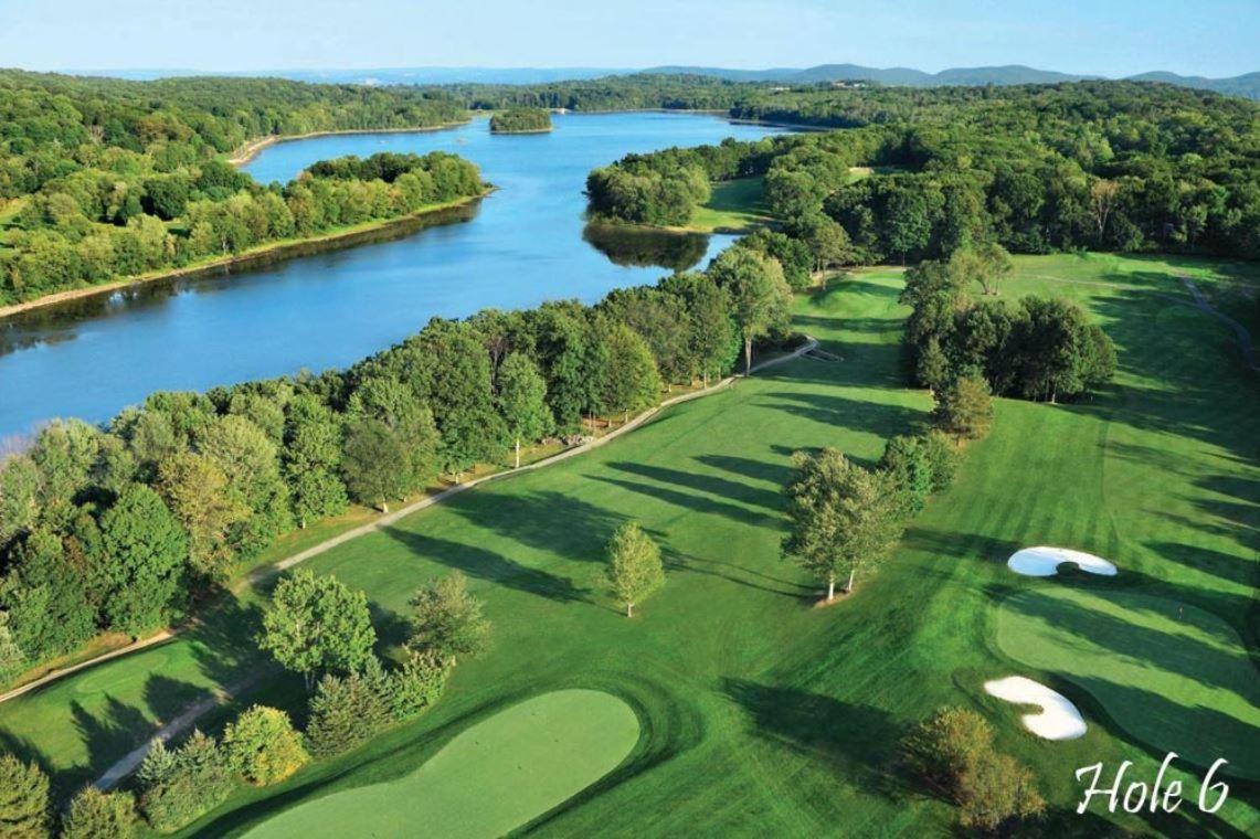 Welcome To Hat City Danbury, A Suburban Retreat Eksteriør billede